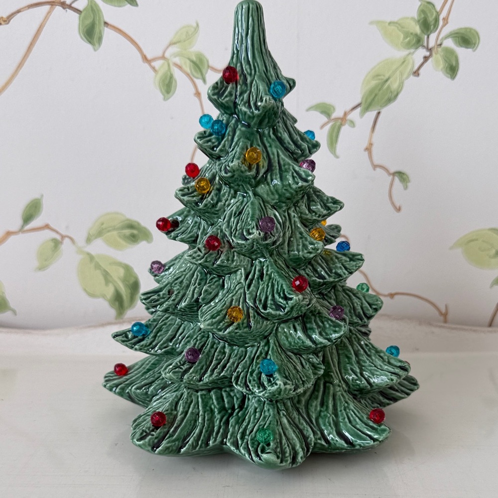 Vintage 1977 Nowell Mold Ceramic 8.5” Christmas Tree Translucent Lights